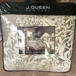 Queen comforter set